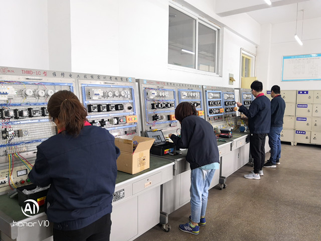 1.電氣系電控技能展演_副本.jpg 1.電氣系電控技能展演_副本.jpg