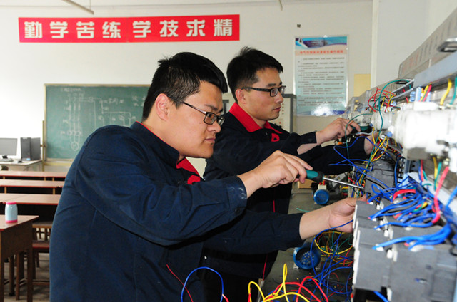 2.電氣系電子技能展演_副本.jpg 2.電氣系電子技能展演_副本.jpg