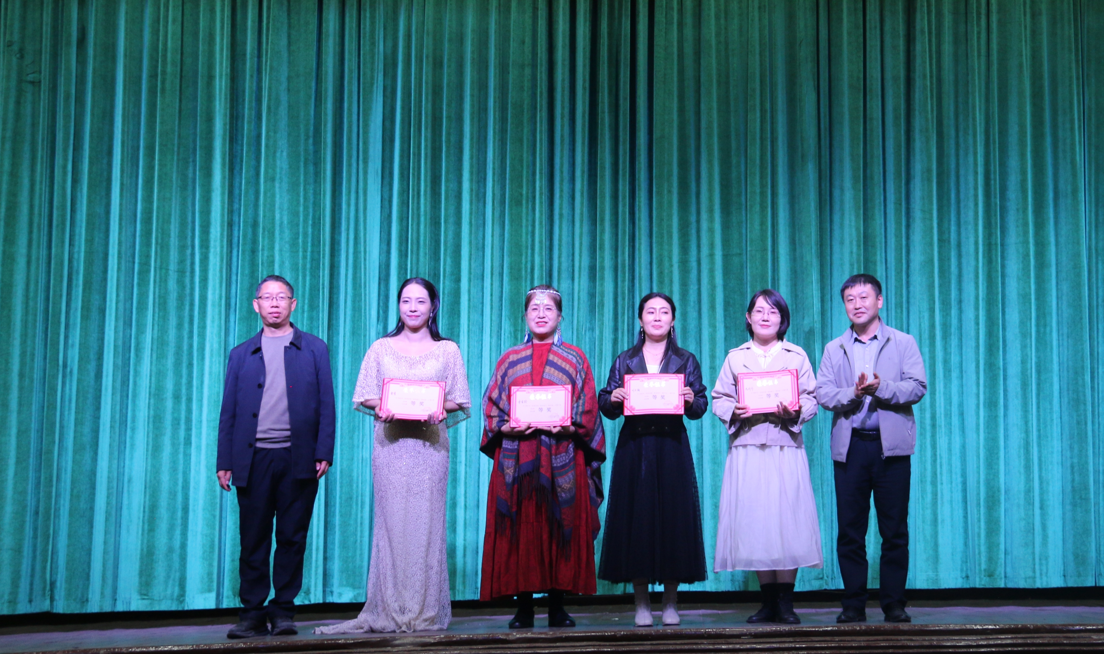 歌唱2.jpg 歌唱2.jpg